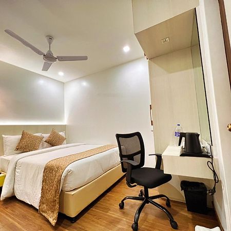 White House By Maxxvalue Service Apartments Bandra Mumbai Bagian luar foto