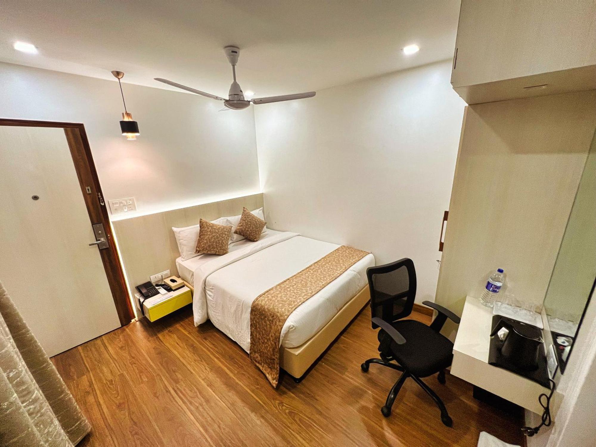 White House By Maxxvalue Service Apartments Bandra Mumbai Bagian luar foto