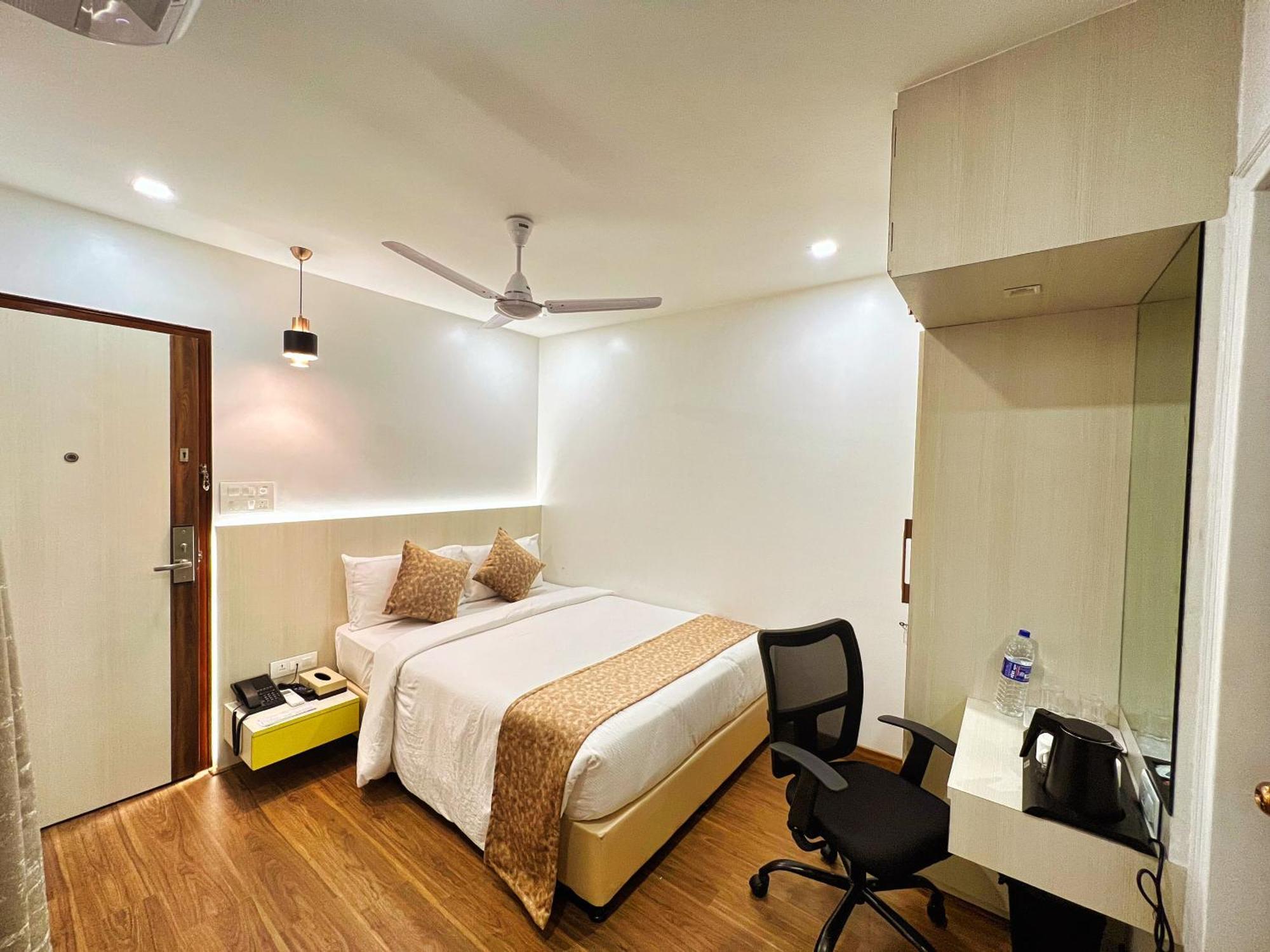 White House By Maxxvalue Service Apartments Bandra Mumbai Bagian luar foto