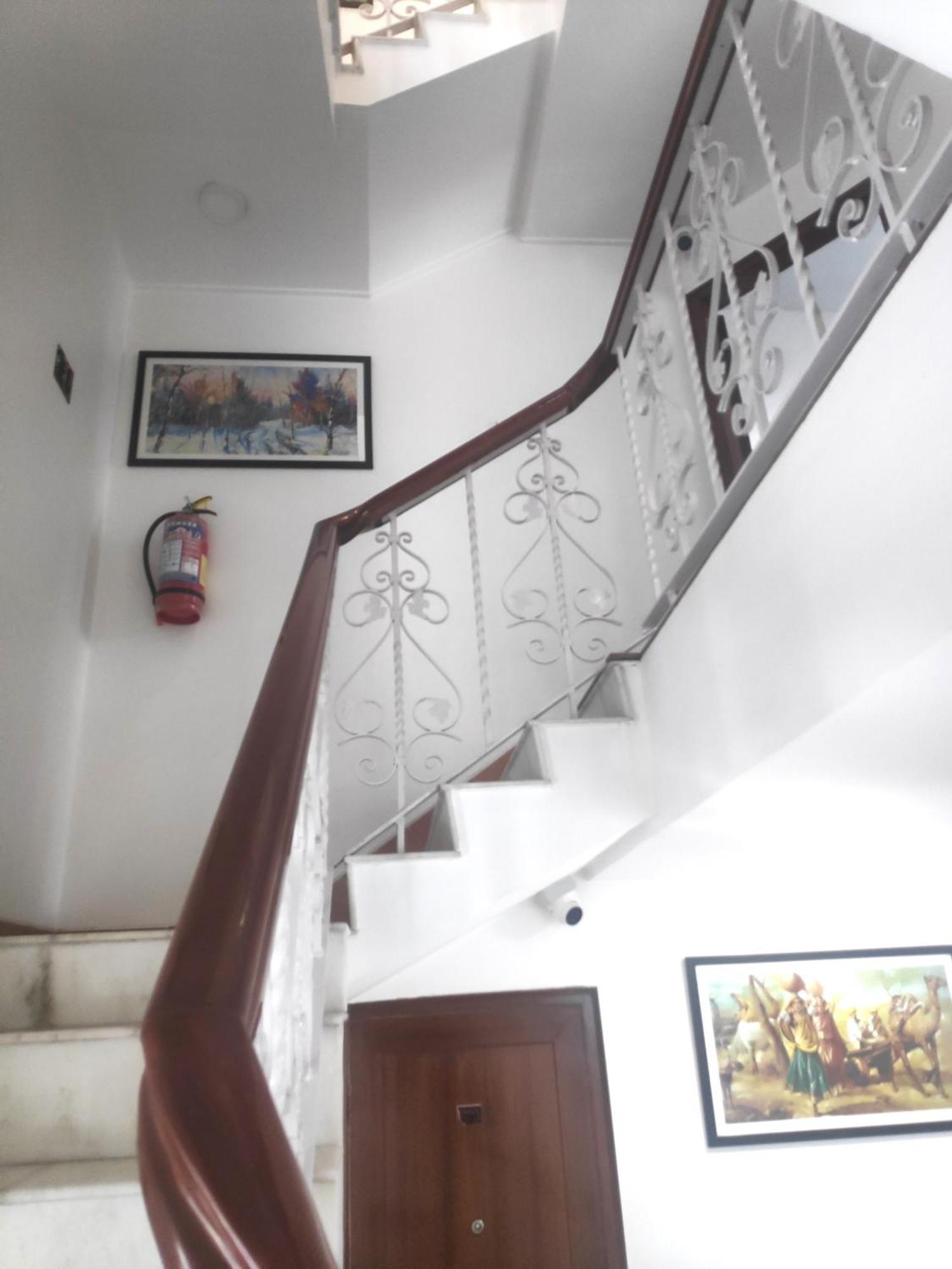 White House By Maxxvalue Service Apartments Bandra Mumbai Bagian luar foto